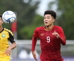 Lập poker ngày mở màn SEA Games, Đức Chinh tái hiện kỳ tích của Huỳnh Đức sau 20 năm