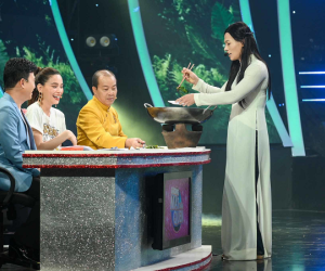 Hồ Ngọc Hà cười ngất ' Mỹ Tâm' đem chảo rau muống đến xào ngay trước mặt