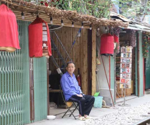 Phố cà phê đường tàu ở Hà Nội ra sao sau đề nghị di dời của Bộ Giao thông vận tải?