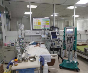 Chỉ sau một cơn sốt nhẹ, bệnh nhi mắc suy hô hấp cấp tiến triển phải áp dụng kỹ thuật siêu lọc máu để cứu sống