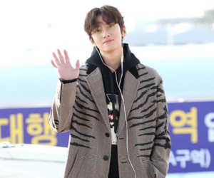 Ji Chang Wook tươi tắn khởi hành sang Việt Nam tham dự lễ trao giải AAA
