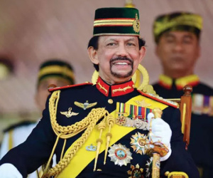 Cuộc sống giàu có, xa hoa của Quốc vương Brunei có cháu trai vừa tự ý vào sân trong trận đấu với U22 Việt Nam