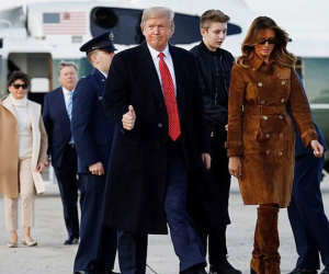 Cậu út nhà Trump bảnh bao cùng gia đình đi nghỉ lễ Tạ ơn