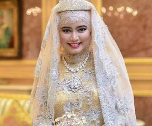 Đời tư kín tiếng của con gái Quốc vương Brunei - người sở hữu khối tài sản khổng lồ cùng tòa nhà dát vàng lóa mắt