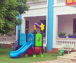 Triệu tập 3 giáo viên vụ bé trai gần 3 tuổi tử vong do kẹt đầu vào lỗ tròn khi chơi cầu trượt