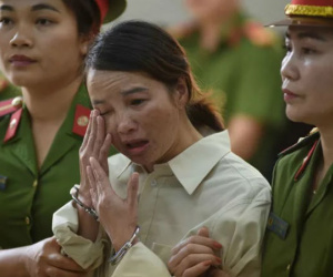 Lĩnh án xong, mẹ nữ sinh giao gà liên tục gào thét 'Tôi bị oan, tôi bị oan!'