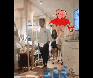Vừa phủ nhận có tình mới sau khi chia tay Nhật Lê, Quang Hải lại bị bắt gặp hẹn hò với 'bạn gái tin đồn'