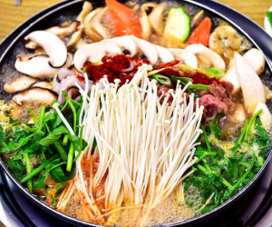 Người đàn ông bị sán dây bò lên não vì ăn lẩu