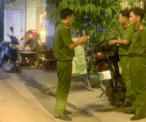 Ẩu đả giữa phố, nam tài xế Go-Viet ngã xuống đường tử vong