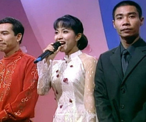 Đăng hình kỷ niệm cùng dàn nghệ sĩ Táo Quân suốt 16 năm qua, MC Thảo Vân bất ngờ bị chê 'khẩu vị mặn' nên mới lao vào Công Lý