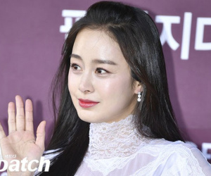 Kim Tae Hee lần đầu xuất hiện sau khi sinh con gái thứ hai