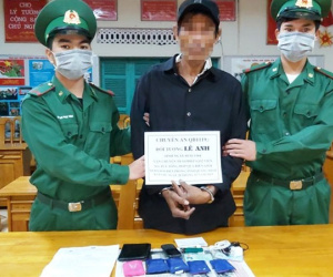 Đối tượng giấu 1.192 viên ma túy trong đùi không ngờ bị trinh sát mật phục bắt quả tang