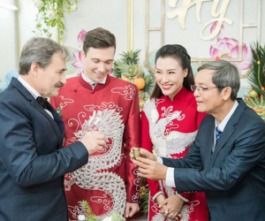 Sự cố hi hữu trước đám cưới của Á hậu Hoàng Oanh và chồng Tây