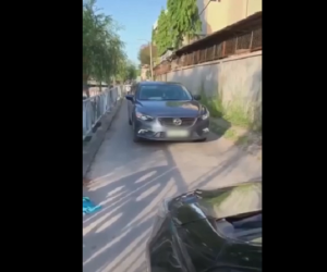 Nữ tài xế chạy xe ngược chiều khiến giao thông tắc nghẽn nhưng không sửa sai vì 'biết chạy xe chứ không biết lùi'