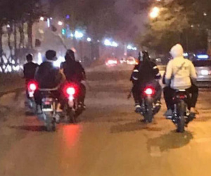Hà Nội: Công an vào cuộc truy bắt nhóm thanh niên ngang nhiên vác dao, kiếm diễu hành trên phố, chặn cướp người đi đường