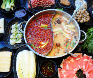 Ăn lẩu mùa đông tuyệt ngon nhưng không phải ai ăn cũng tốt cho sức khỏe, nhất là những nhóm người này