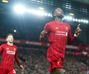 Thắng trận derby, Liverpool tái lập khoảng cách 11 điểm với Man City