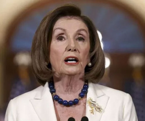 Chủ tịch Hạ viện Mỹ Pelosi tức giận, chỉ thẳng tay vào mặt phóng viên