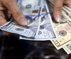 Truy tố cảnh sát điều tra 'đút túi' hơn 2.400 USD của bị hại