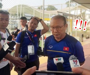 Thầy Park yêu cầu phóng viên 'giữ kín miệng', không tiết lộ đội hình của U22 Việt Nam