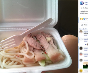 Đỉnh cao của sự tạm bợ: Hết nguyên liệu, cửa hàng vẫn cố bán suất mì spaghetti với… nước mắm và thịt lợn luộc