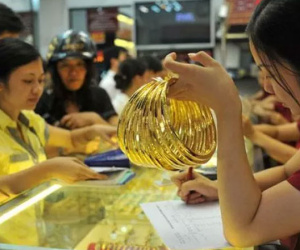 Giá vàng hôm nay 8/12: Giảm sốc phiên cuối tuần