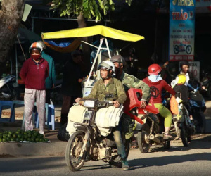 Lênh đênh phận người vượt hàng trăm cây số hái cà phê thuê kiếm Tết