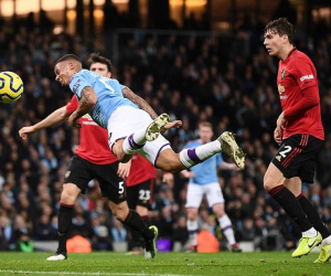 Thua thảm MU ngay trên sân nhà, Man City 'chào thua' trong cuộc đua vô địch