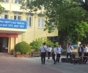Thầy giáo thể dục bị tố khiếm nhã với nữ sinh lớp 10