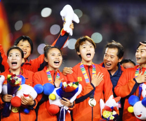 Tuyển nữ Việt Nam không được ở lại cổ vũ trận chung kết bóng đá nam SEA Games 30