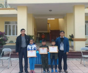 Hà Tĩnh: Khen thưởng 3 học sinh tiểu học nhặt được của rơi tìm người trả lại