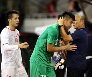 Mẹ thủ môn Văn Toản tâm sự trước trận chung kết: 'Toản từng ở nhà làm nhôm kính mấy tháng sau đó mới thi đấu ở SEA Games 30'