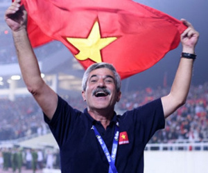 HLV Calisto chúc mừng 'thế hệ vàng' của Việt Nam vô địch SEA Games 30