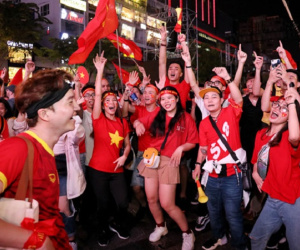VIDEO: Hàng nghìn CĐV ăn mừng ở Sài Gòn mừng U22 Việt Nam vô địch SEA Games 30