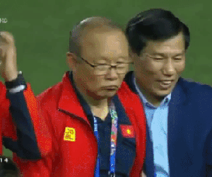 VIDEO: Khoảnh khắc lịch sử khi U22 Việt Nam lên nhận HCV SEA Games 30