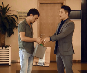 'Sinh tử' tập 28: Sinh nhật con Thứ trưởng, Mai Hồng Vũ tặng vợ Thứ trưởng 1 tỷ đồng!
