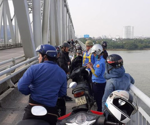 Người chồng nhảy cầu tự tử sau khi ly hôn