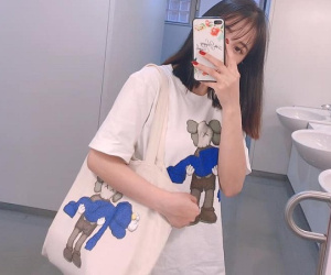 'Áo phông Văn Hậu' giá 350K đang được giới trẻ săn lùng đến cháy hàng