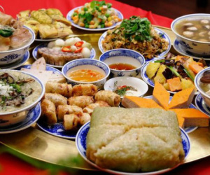 Dâu mới hốt hoảng vì nhà chồng chấm chung bát nước mắm