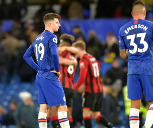 Chelsea thua trên sân nhà vì VAR
