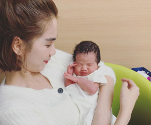 Bế cháu ruột mới sinh trên tay, Ngọc Trinh quả quyết: 'Năm sau cũng làm một đứa'