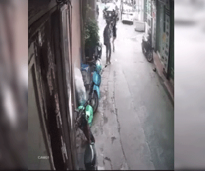 Sàm sỡ cô gái trẻ trên đường, người đàn ông bị đánh liên tiếp vào mặt