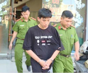 Rủ bạn gái nhí xem phim đồi trụy rồi dụ 'làm chuyện người lớn'