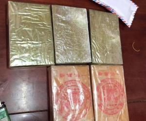 Bắt 3 đối tượng buôn bán ma túy ở Nghệ An, thu giữ 5 bánh heroin và gần 1.000 viên hồng phiến