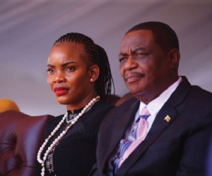 Vợ Phó tổng thống Zimbabwe hầu tòa vì cáo buộc lừa đảo, rửa tiền và âm mưu giết chồng