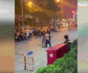 Nam bảo vệ cởi trần, đấm người phụ nữ như ‘đánh boxing’: Mới ra tù, từng có tiền án sử dụng ma túy