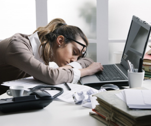 Vì sao nhiều người cảm thấy mệt mỏi, buồn ngủ hơn vào mùa đông?