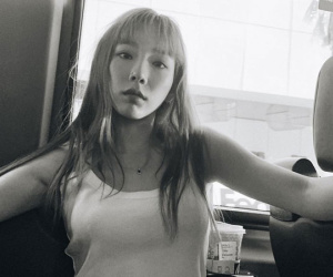 Knet lo lắng tột độ khi thủ lĩnh SNSD Taeyeon bất ngờ đăng hình ảnh u buồn kèm dòng chữ 'Tạm biệt'