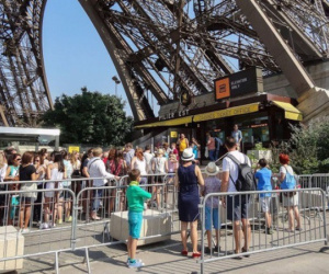 Tháp Eiffel phải tạm thời đóng cửa do nhân viên đình công