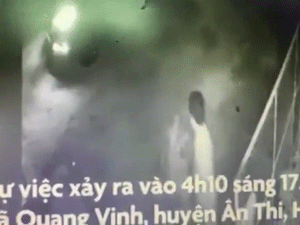Người đàn ông lái xế hộp sang chảnh đi trộm hoa hồng của nhà dân